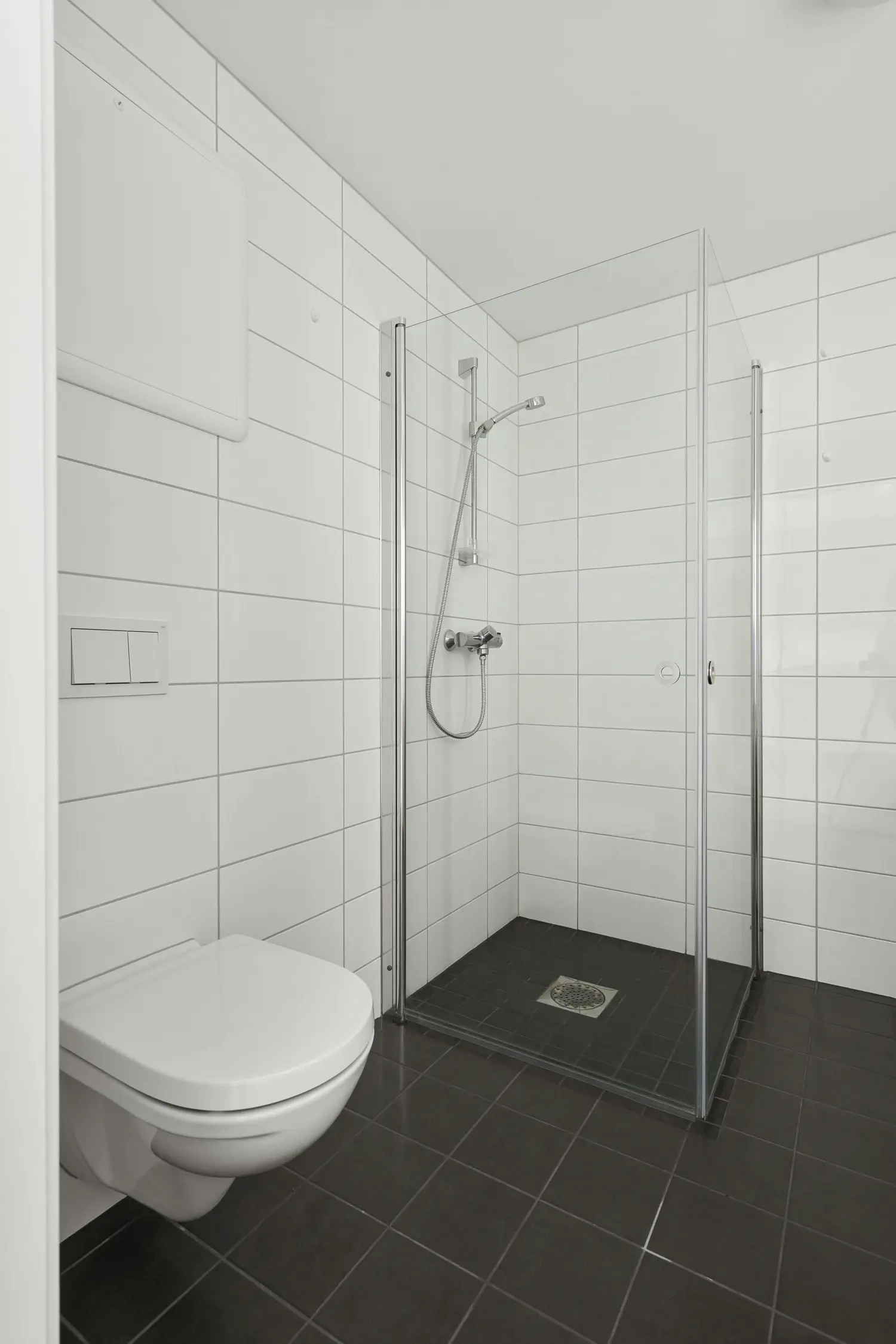 Strahlend saubere und kalkfreie Glasdusche nach der Versiegelung